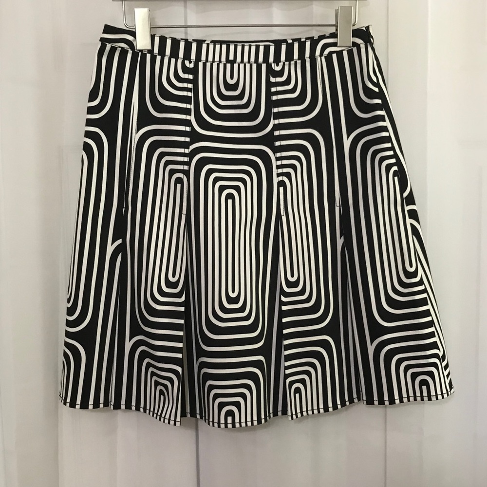 DKNY skirt size 4